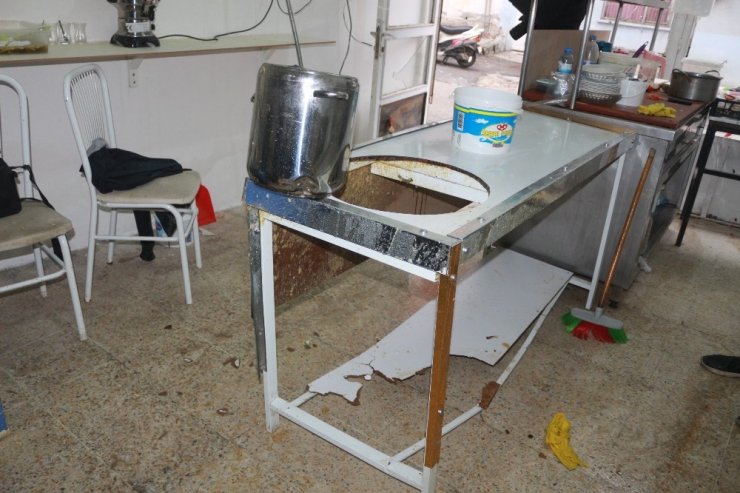 Düdüklü tencere bomba gibi patladı: 2 yaralı