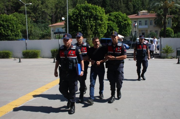 Antalya’da dini nikahlı eşini 25 bıçak darbesiyle öldüren koca hakim karşısında