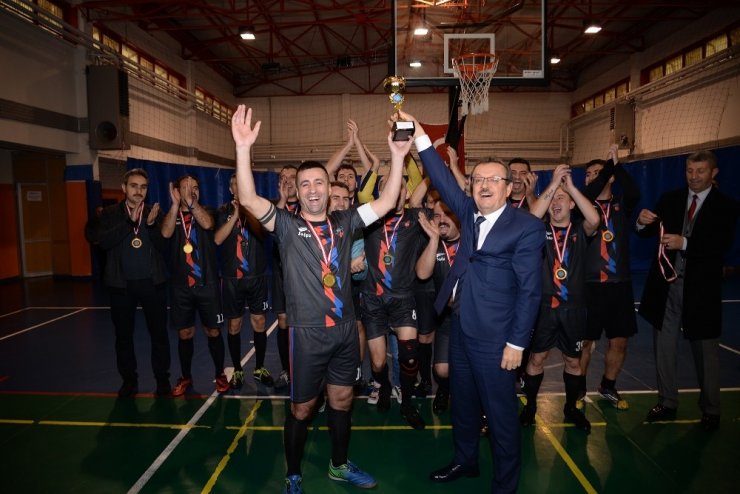 BUÜ Halı Saha Turnuvası’nda ‘Tsunami’ esti