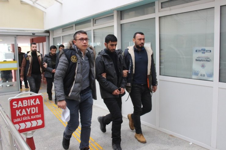 Çatışma bölgesine gitmeye çalışan DEAŞ şüphelileri sınırı geçmeye çalışırken yakalandı