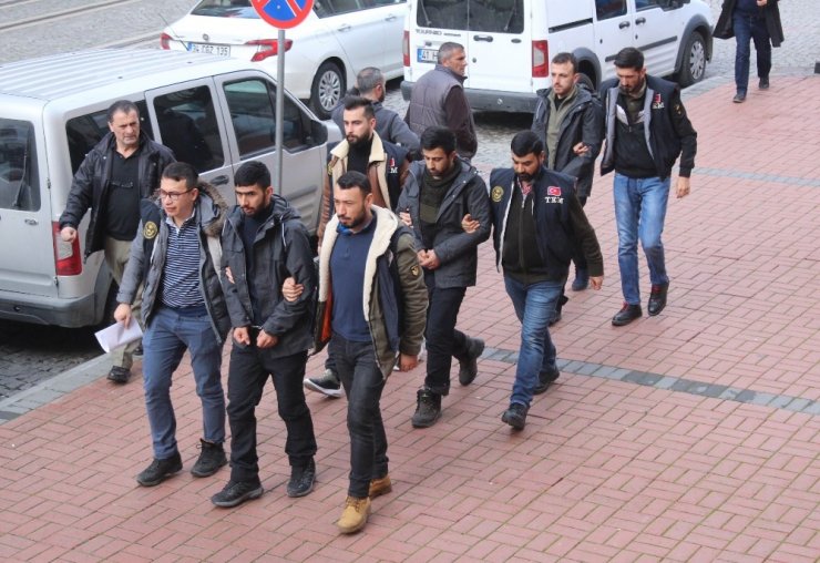 Çatışma bölgesine gitmeye çalışan DEAŞ şüphelileri sınırı geçmeye çalışırken yakalandı
