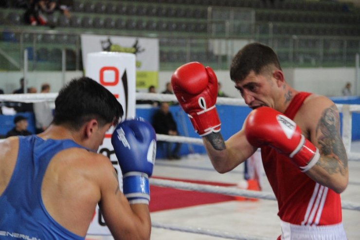 Erzurum’da boks heyecanı