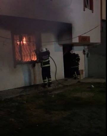 Eve atılan yanıcı madde yangın çıkardı, 5 kişi hastanelik oldu