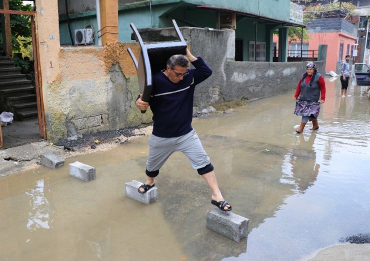 Su baskınına uykuda yakalandılar