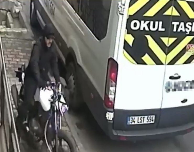Eyüpsultan’da motosiklet hırsızının pes dedirten rahatlığı kamerada