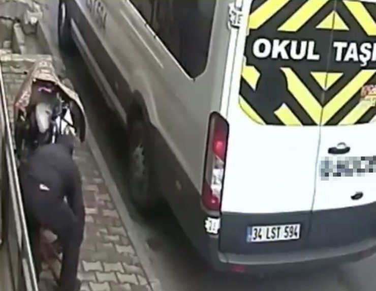 Eyüpsultan’da motosiklet hırsızının pes dedirten rahatlığı kamerada