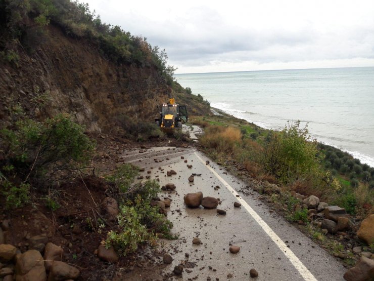 Hatay'da yağışlar heyelana neden oldu