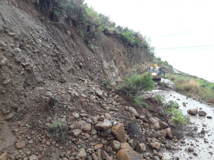 Hatay'da yağışlar heyelana neden oldu