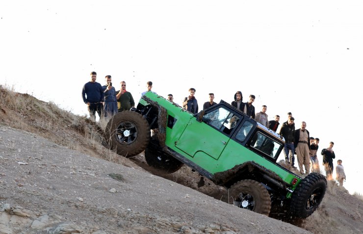 Irak'ta off-road tutkunu gençler nefes kesiyor