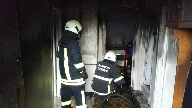Evi yakanı bulun diye feryat edip bayıldı, evi yaktığı için gözaltına alındı