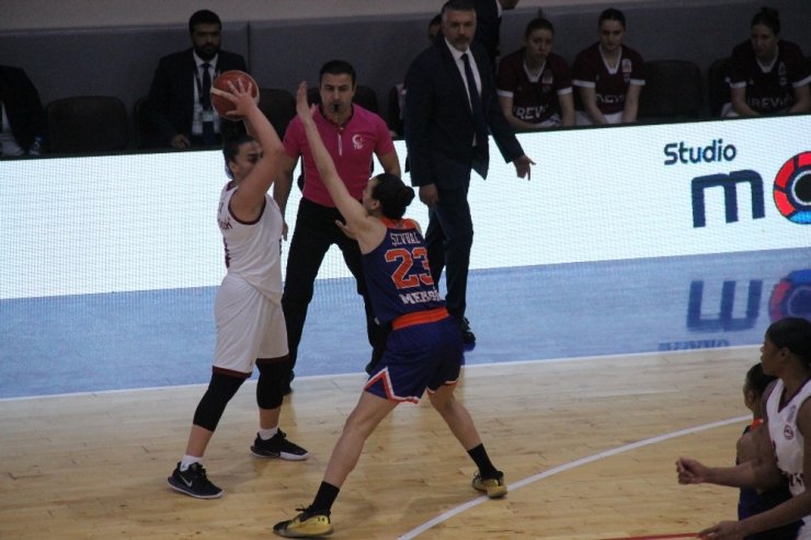 Kadınlar Basketbol Süper Ligi: Elazığ İl Özel İdare: 79 - Çukurova Basketbol: 85