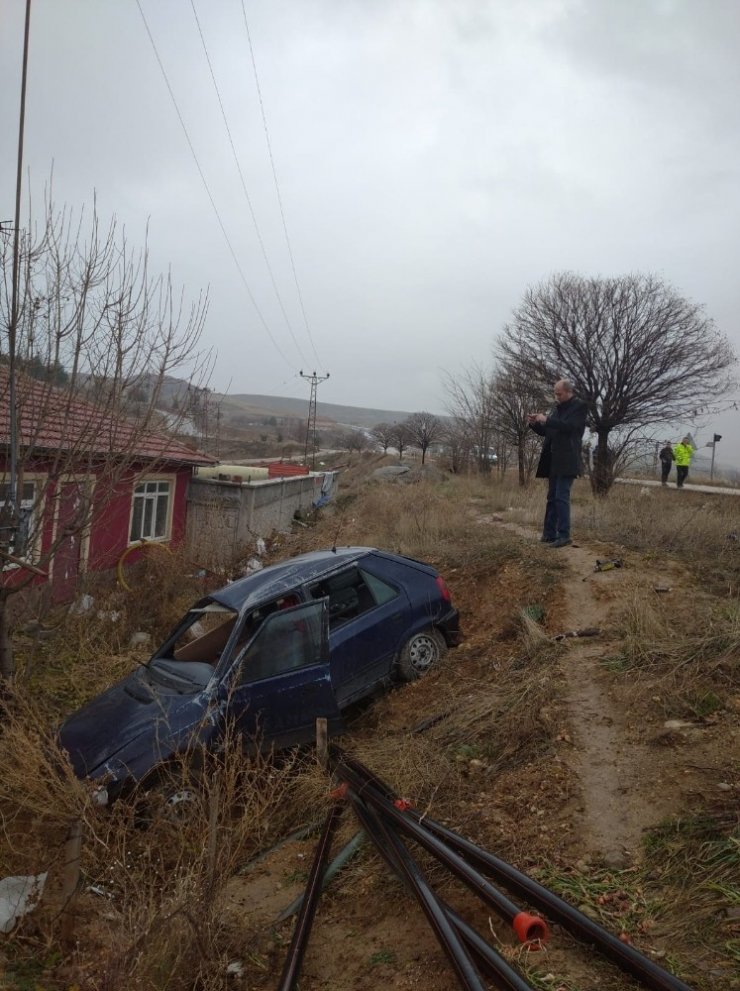 Otomobil şarampole düştü: 1 ölü, 2 yaralı