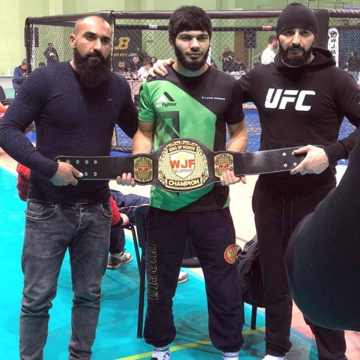 Şamil Kadirov Gürcistan’dan “altın kemer” ile döndü