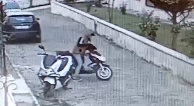 Kuşadası’nda motor hırsızlığı kameraya yansıdı