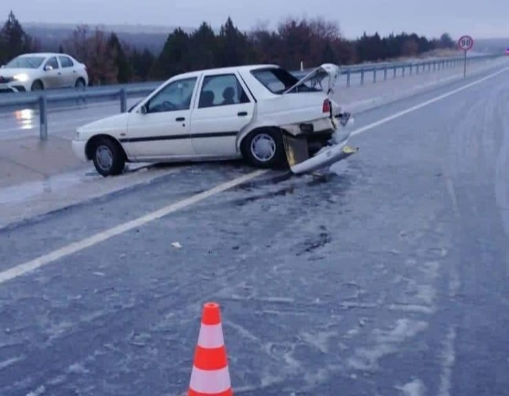 Kar yağışı kazaya neden oldu: 6 yaralı