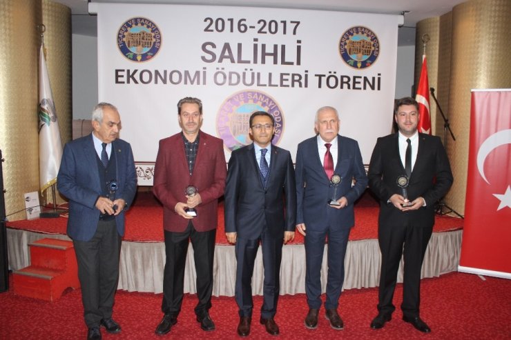 Salihli’nin rekortmen iş adamları plaketle onurlandırıldı