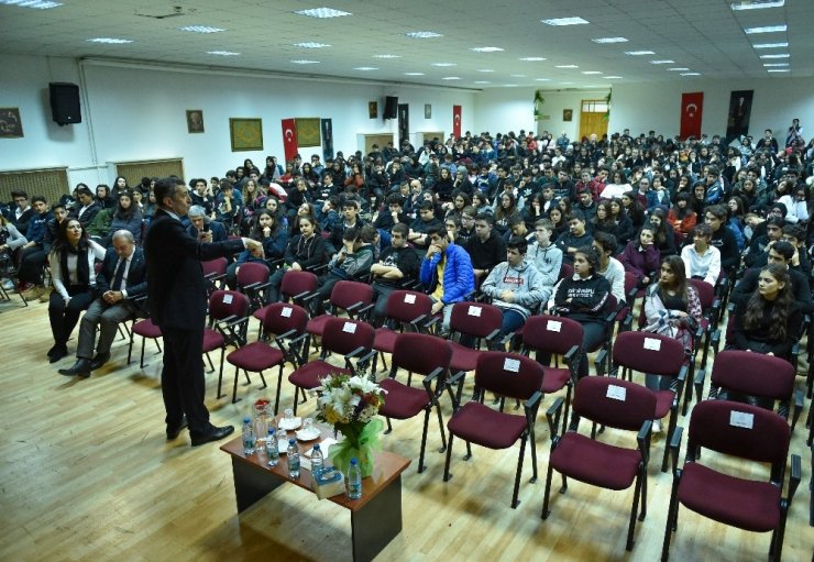 Milli Eğitim Bakanı Selçuk’u duygulandıran kucaklaşma