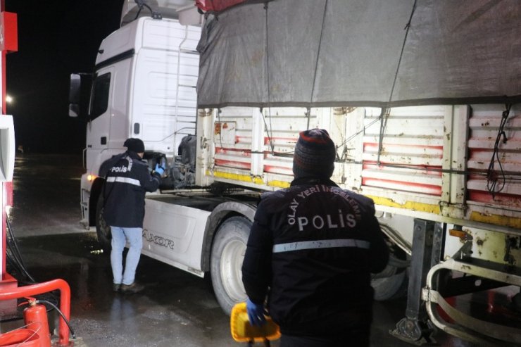 Karayolunda erkek cesedi bulundu
