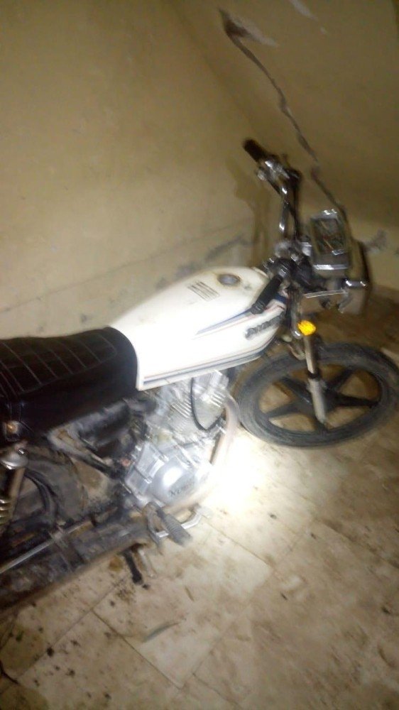 2 motosikleti çalan şüpheliler gezerken yakalandı