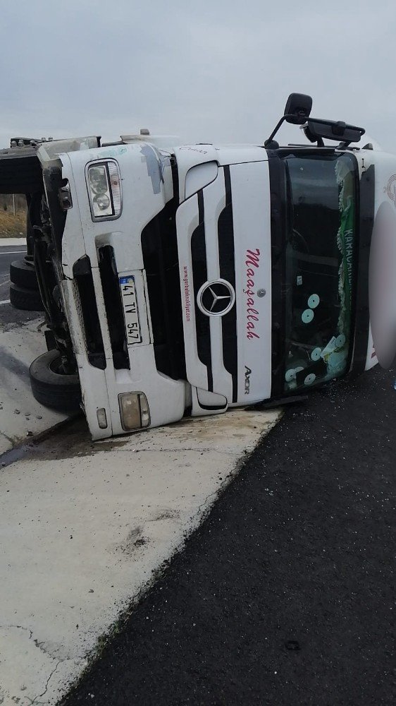 Tekirdağ’da tırın devrilmesi sonucu sürücü yaralandı