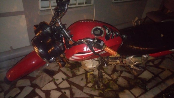 2 motosikleti çalan şüpheliler gezerken yakalandı
