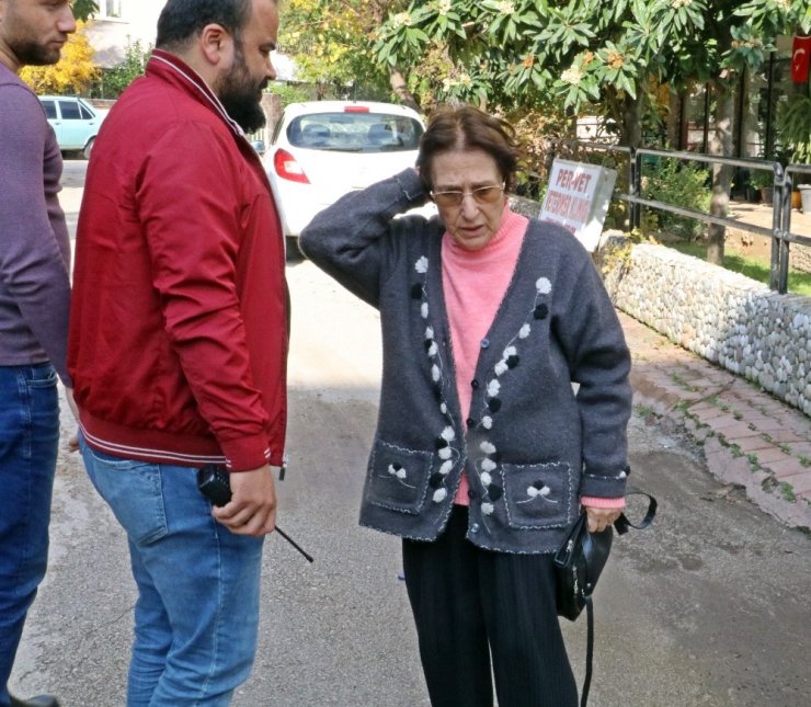 Yaşlı kadına kabusu yaşatan kapkaççılar yakalandı