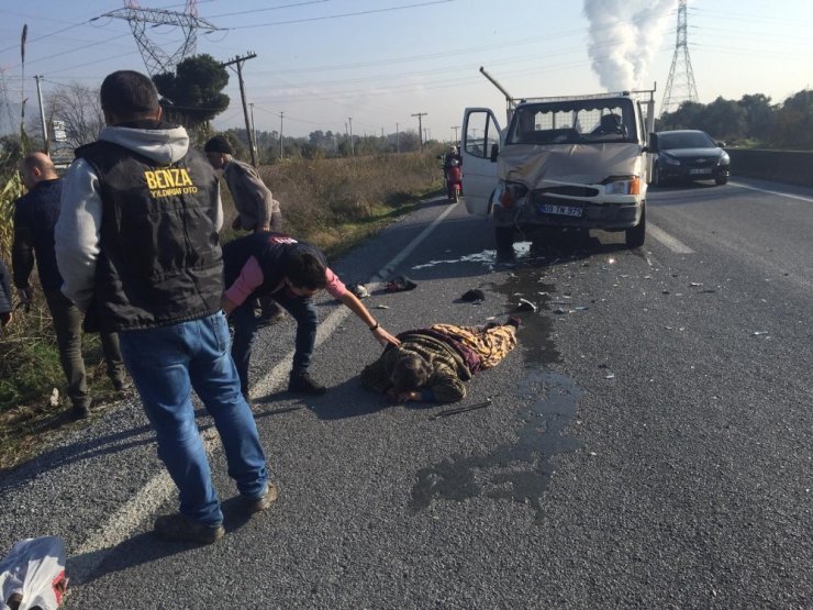 Kamyonetin çarptığı traktör şarampole yuvarlandı: 1’i ağır 3 yaralı