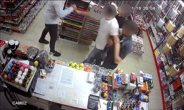 Topu değiştirmedi, tüple kafasını yardılar, 60 dikiş atıldı