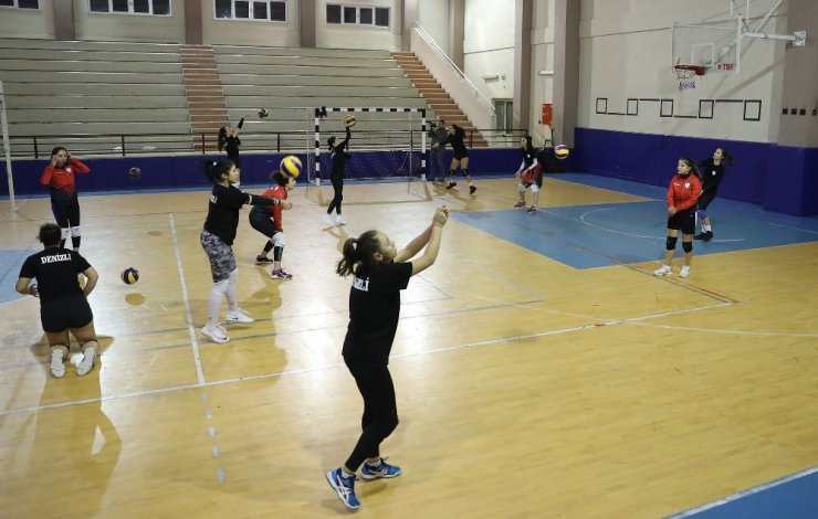 Pamukkale Belediyesi voleybol takımında hedef üst lig