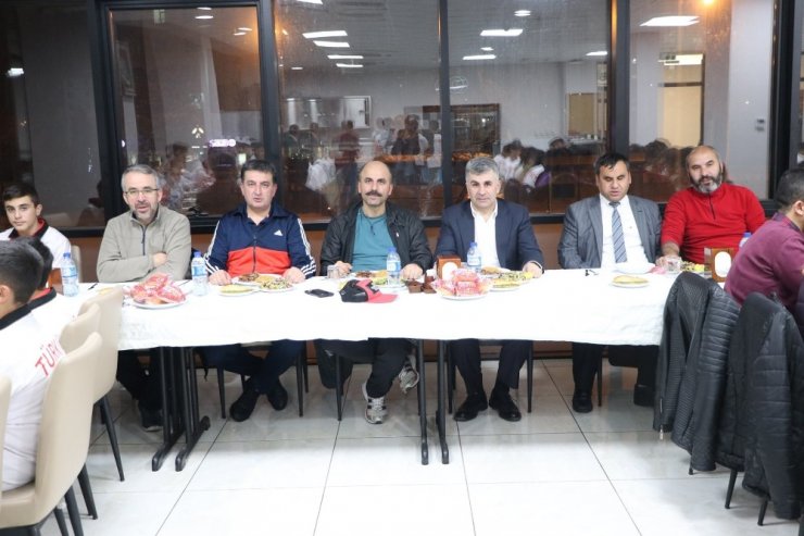 Golball Kadın Milli Takımı, Güreş Eğitim Merkezi Sporcuları ile yemekte bir araya geldi