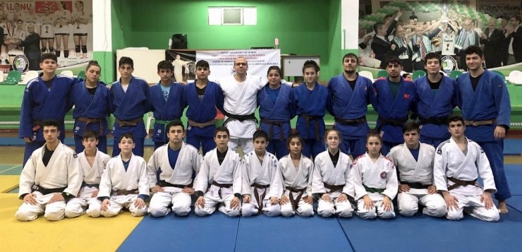 Judo çalışma kampı Salihli’de yapıldı