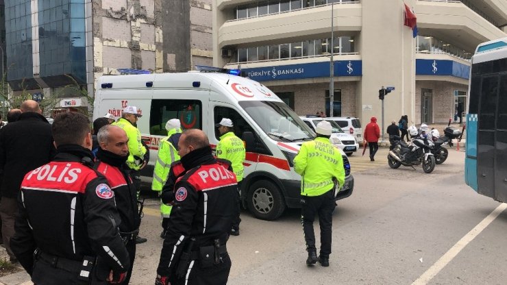 Yolda yürürken tanımadığı adamın saldırısına uğradı
