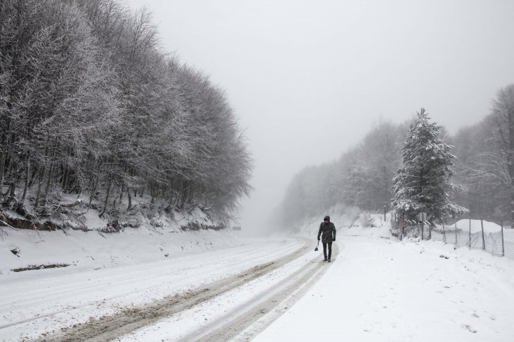 Kütahya'da yüksek kesimlerde kar yağışı etkili oluyor