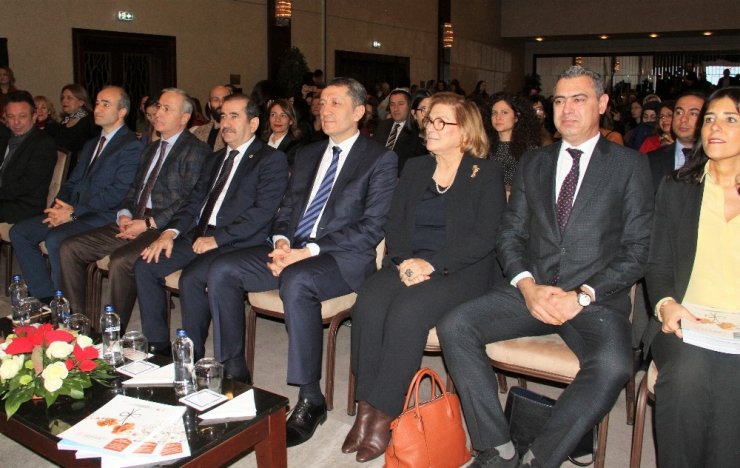 Milli Eğitim Bakanı Selçuk: “Öğretmenimin gülümsemesi çocuklarımın gülümsemesi anlamına geliyor”