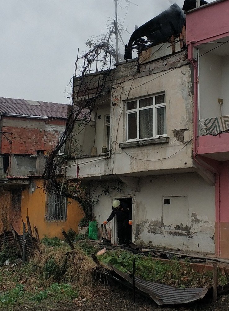 Samsun’da çatı yangını