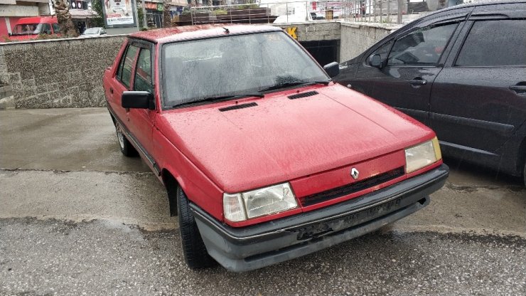 Motosiklet ile otomobil çarpıştı: 1 yaralı