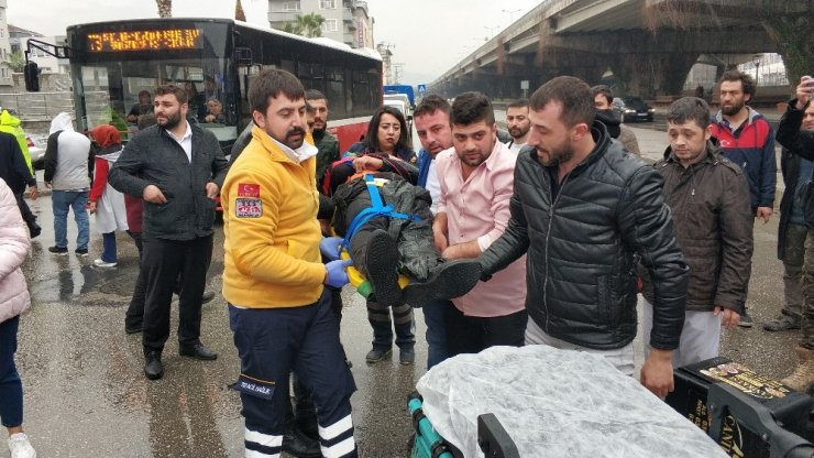 Motosiklet ile otomobil çarpıştı: 1 yaralı