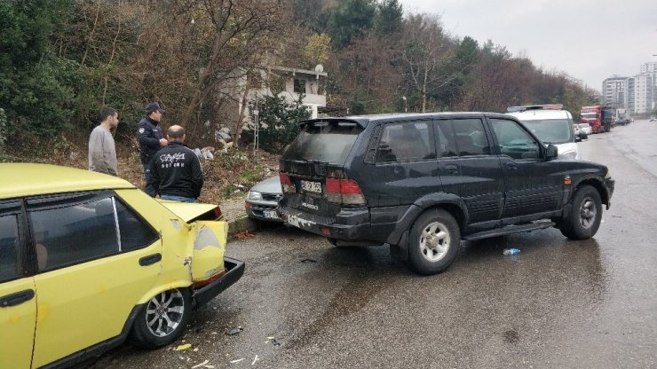 Samsun’da cip park halindeki araçlara çarptı: 1 yaralı