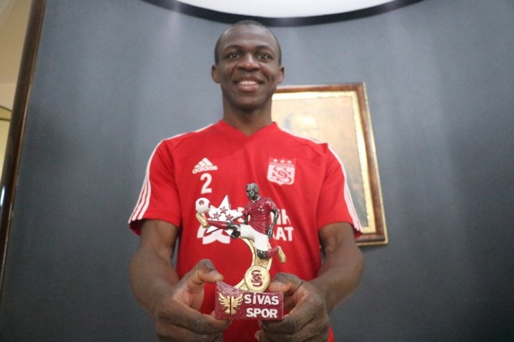 Sivasspor’un yıldızı Kone’yi mutlu eden hediye