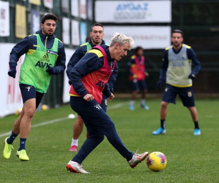 Fenerbahçe’de Çaykur Rizespor maçı hazırlıkları sürüyor