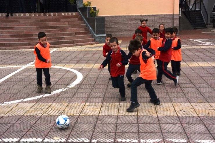 Yunusemre Gazi İlkokulu’nda genç yetenekler belirlendi