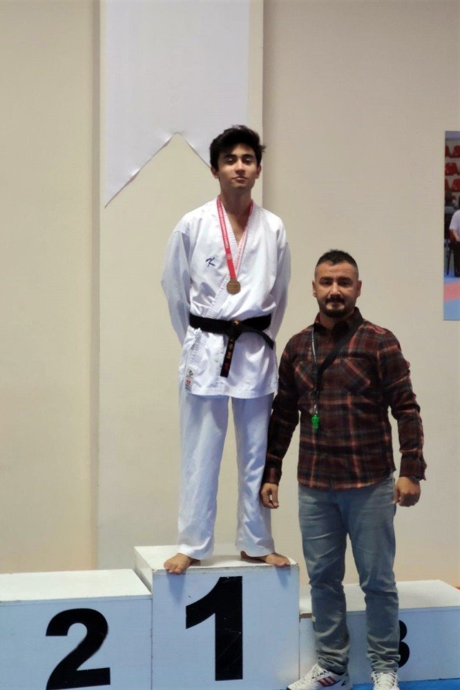 Karate’de Kdz. Ereğlili sporcular şampiyon oldu