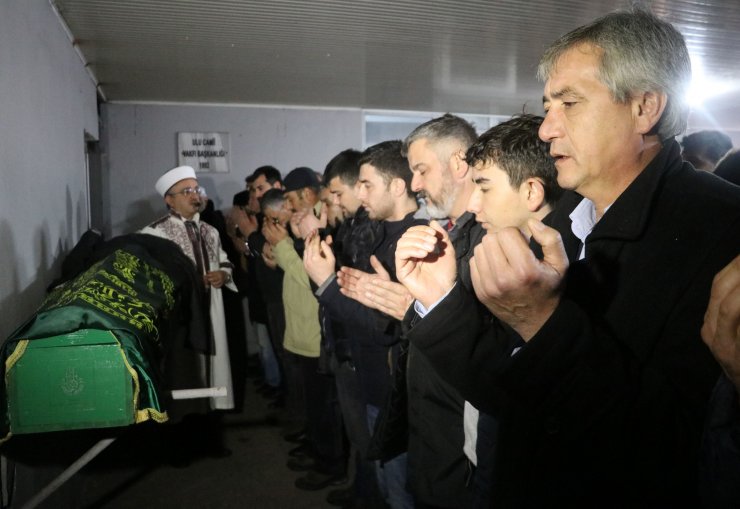 Zonguldak'ta ruhsatsız maden ocağındaki patlamada ölen iki madencinin cenazeleri defnedildi