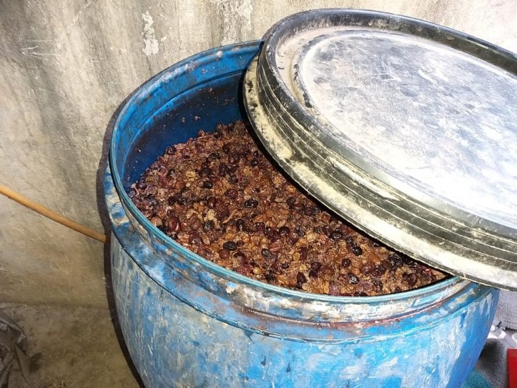 Adana’da bin 290 litre kaçak içki ele geçirildi