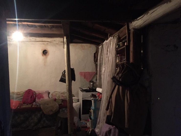 Evin damı çöktü, 3 çocuk yaralandı