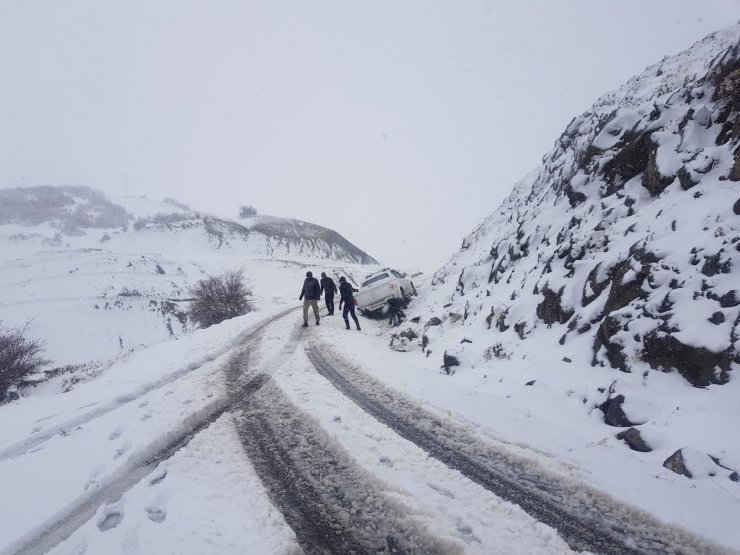 Bingöl ve Şırnak'ta 109 köy yolu ulaşıma kapandı