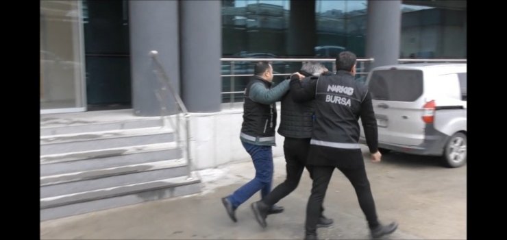 Piyasa değeri 500 bin TL olan uyuşturucu sobanın içinde ele geçirildi
