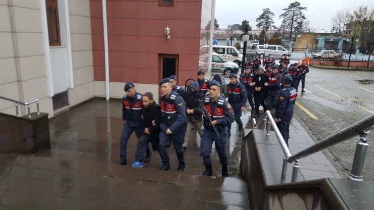 Terör örgütlerine destek sağlıkları gerekçesi ile gözaltına alınanlar adliyeye sevk edildi