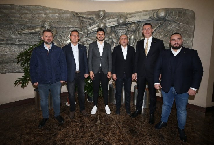 Ozan Tufan imzayı attı