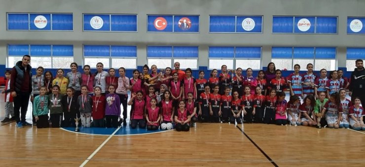 Hentbolda şampiyon Anadolu Kalkınma Vakfı